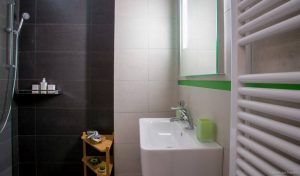 Villa-2-Basement-en-suite-bathroom-1030x605